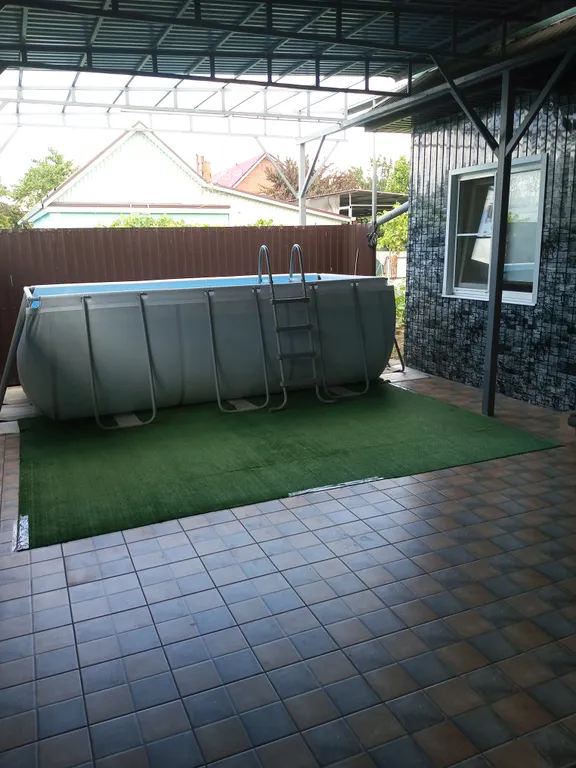 Дом с бассейном, и баней