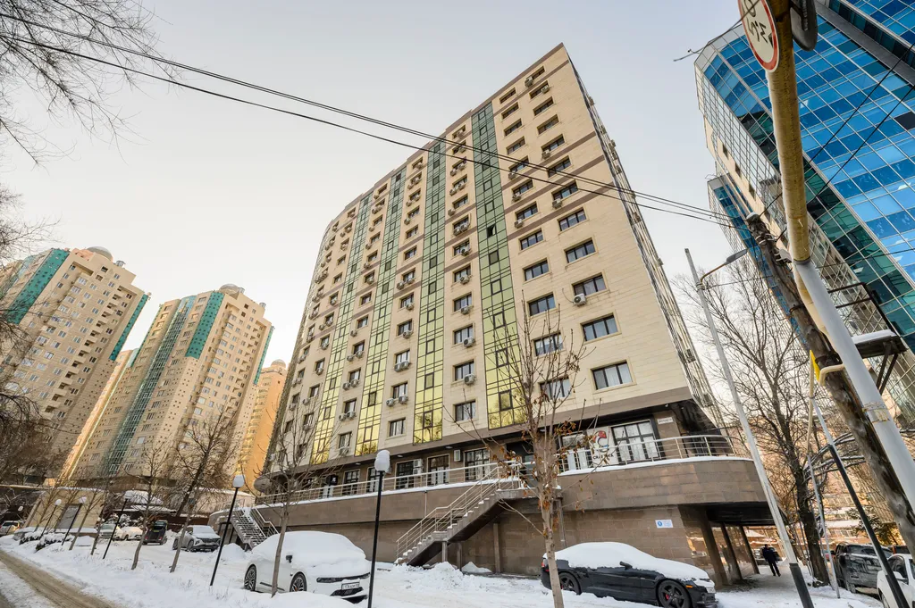 Вид на горы на Достык Плазе