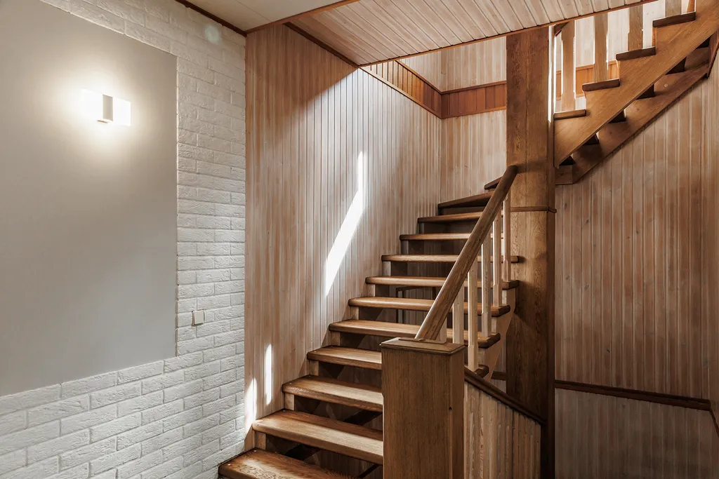 Современный дом с бассейном и сауной для большой компании