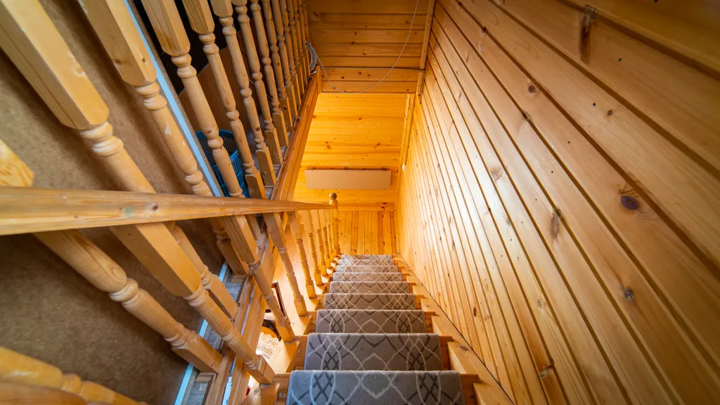 Двухэтажный домик в тихой деревне вблизи леса и озера, сауна в доме, сад