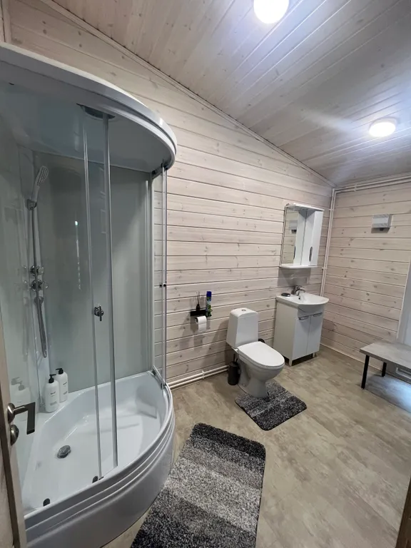 Просторный дом Елка с панорамными окнами в тихом месте