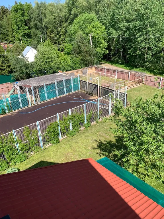 Дом с баней, бассейном и караоке