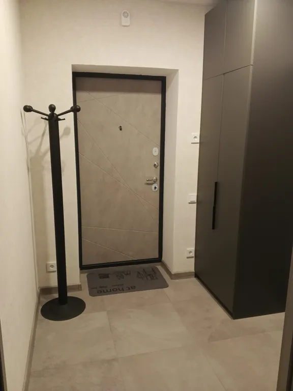 Современная квартира с большой парковкой для авто