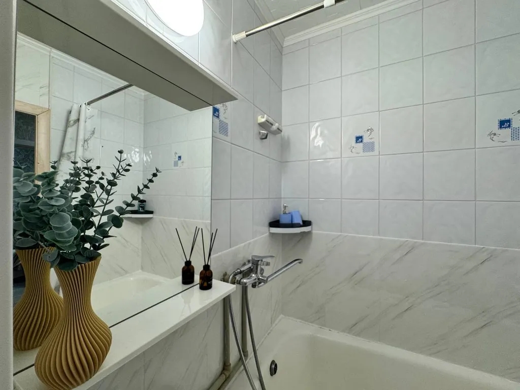 Апартаменты с балконом и рабочим местом в центре. Бесконтактный заезд