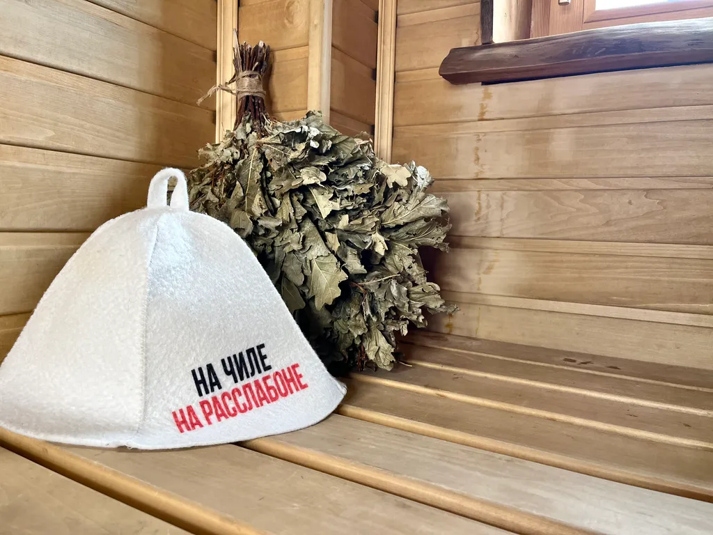 Благоустроенный дом у реки