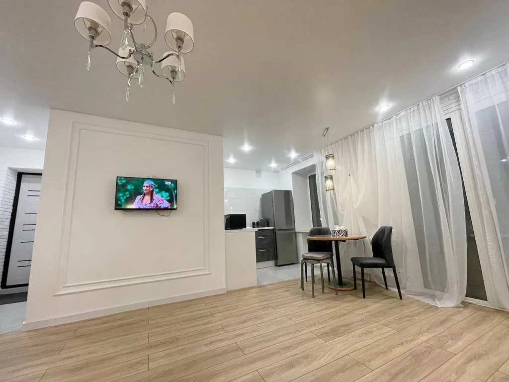 Центр, квартира на Суханова, 2 комнатная, 2 этаж