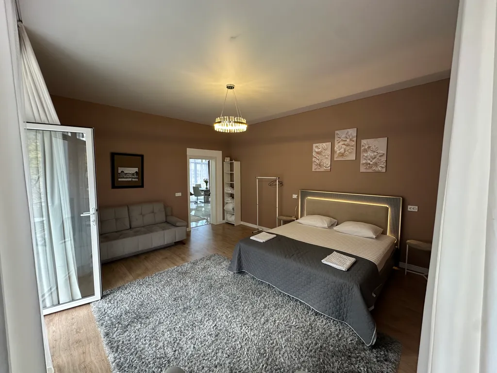 Второй этаж панорамного дома среди вершин