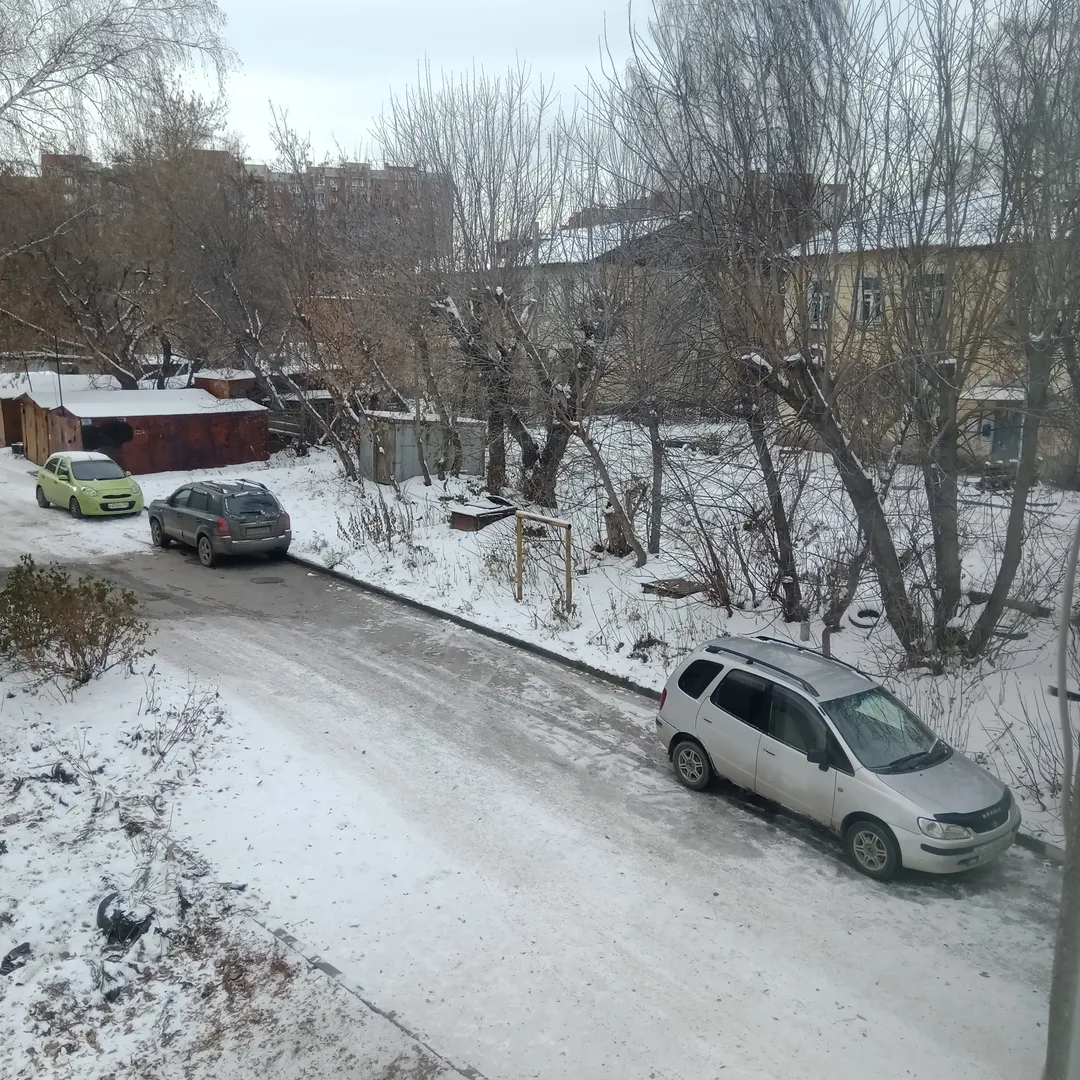 Вид из окна ,парковка бесплатная 