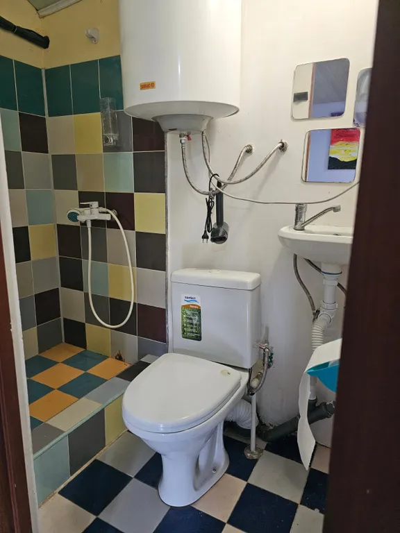 Комната для 1-6 человек с кондиционером и санузлом