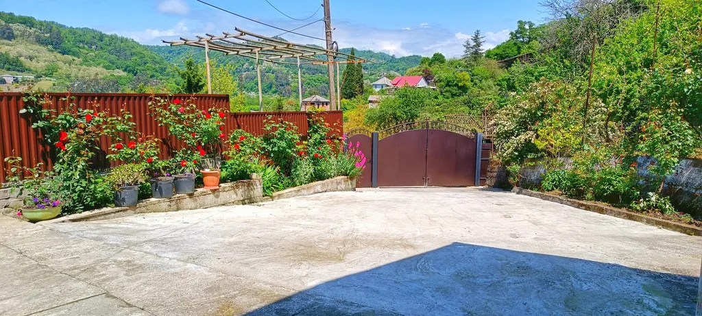 Уютный домик с прекрасными видами вокруг