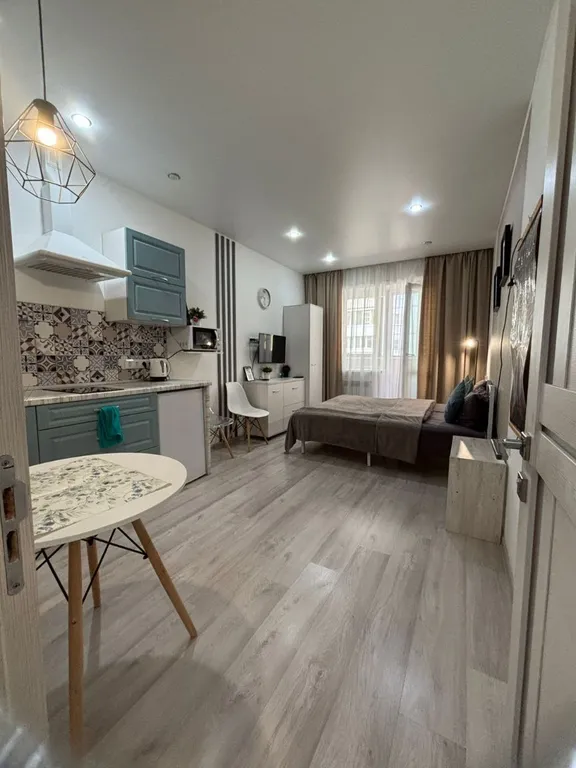 Студия бежевая в центре города