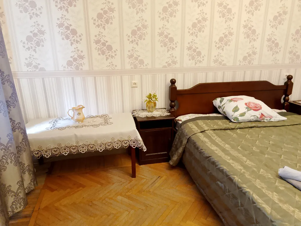 Уютная квартира в центре с видом на купол Владимирского Собора