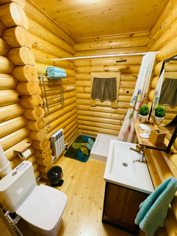 Бревенчатый 2-х этажный коттедж