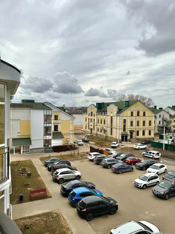 Двухуровневая квартира на набережной для большой компании