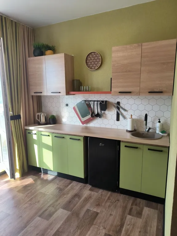 Квартира зелёного цвета.