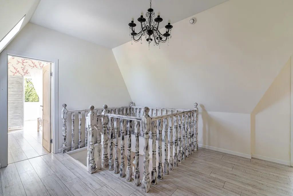 Совершенно новый дом на берегу озера с верандой и русской баней