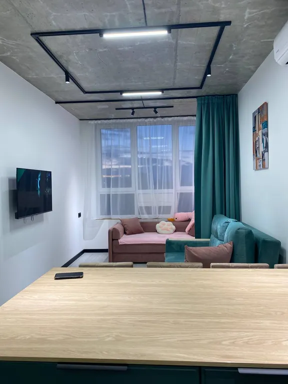 Апартаменты "Пикассо" - индустриальный шик с яркими акцентами