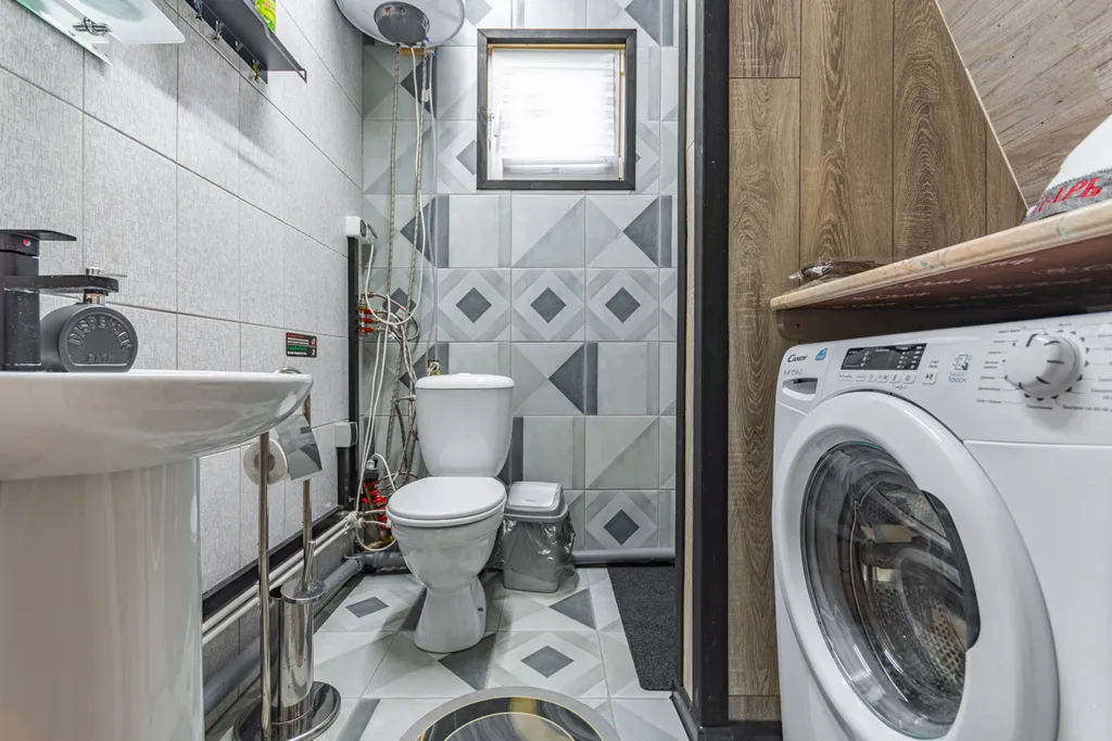 Дом с купелью и сауной, костровой зоной, мангалом и качелями