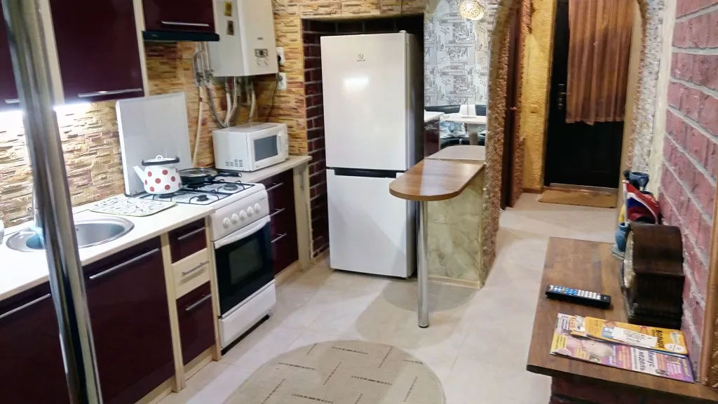 Коттедж Небольшой двухэтажный домик в центре города — Евпатория