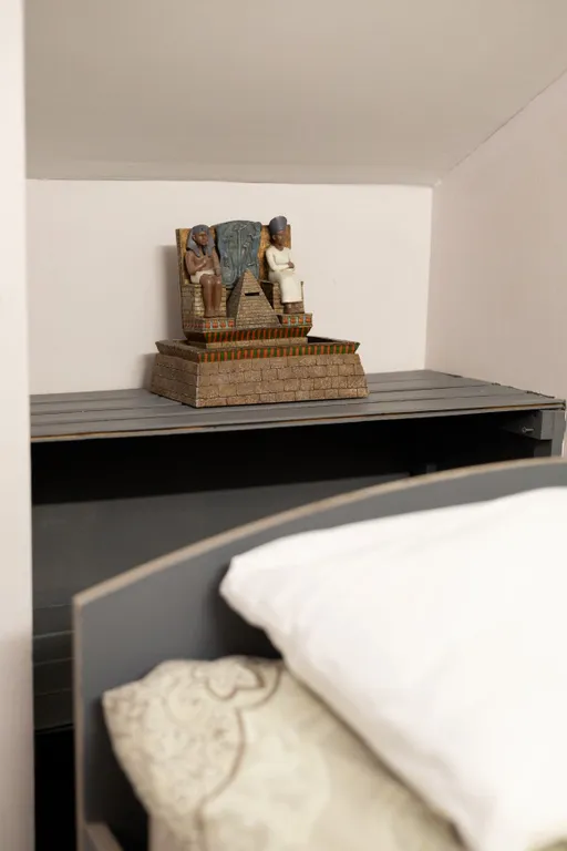 Бюджетный одноместный номер (удобства на этаже)