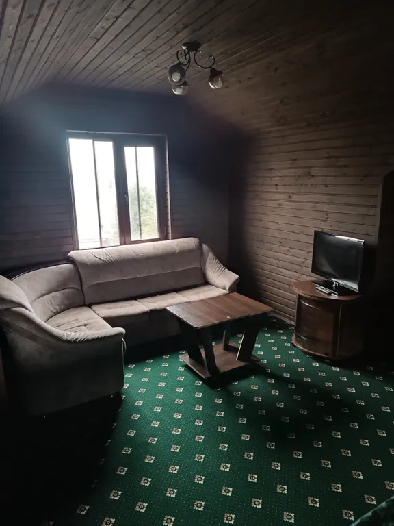 Дом у пруда