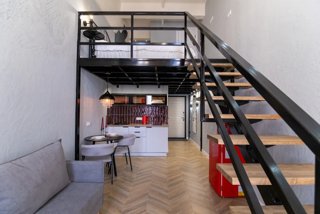 Двухэтажная студия с дизайнерским ремонтом