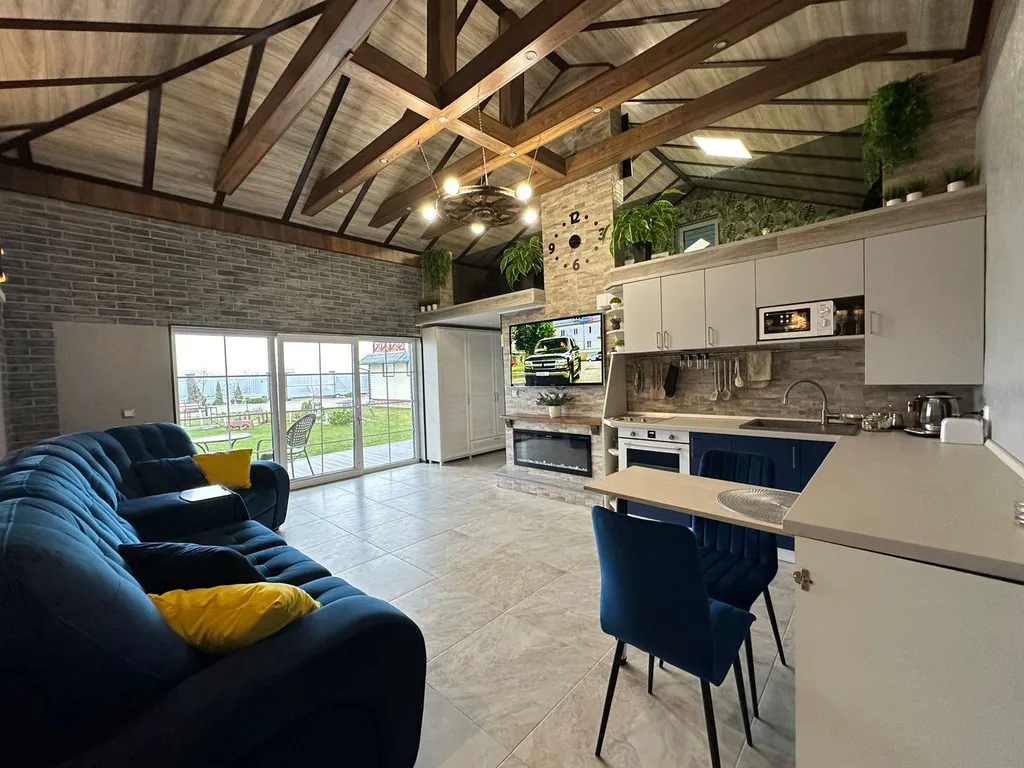 Домик у моря и озера