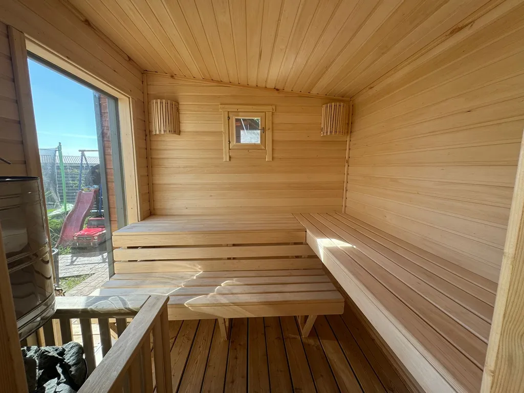 Дом с баней и теплым бассейном