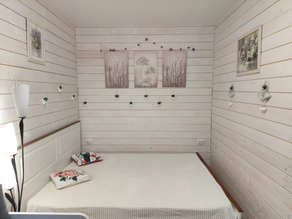 Уютный новый дом в сосновом лесу на берегу Финского залива