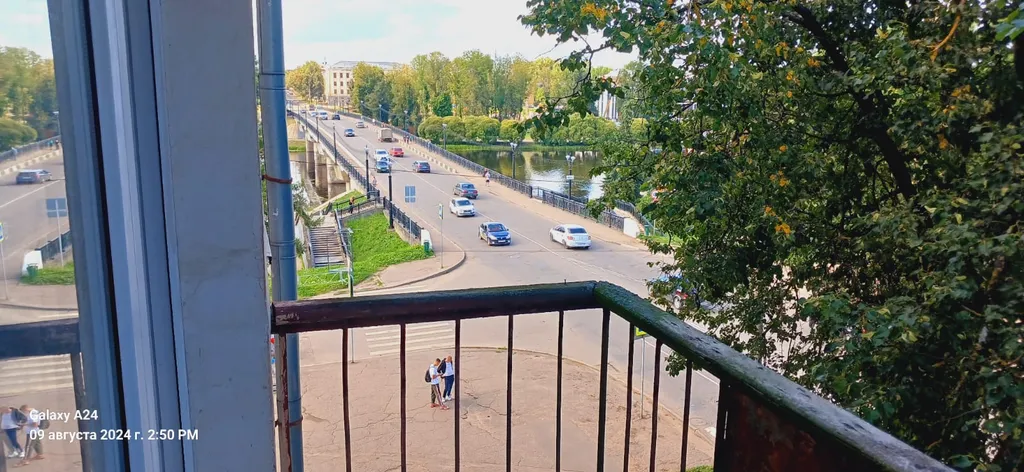 Уютная квартира в центре города, с видом на реку Ловать