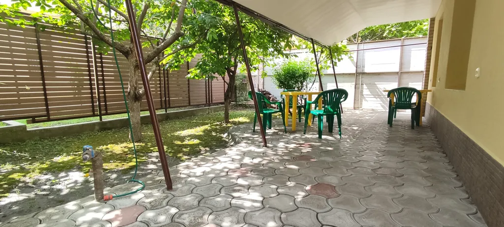 Дом с отдельным входом и двором