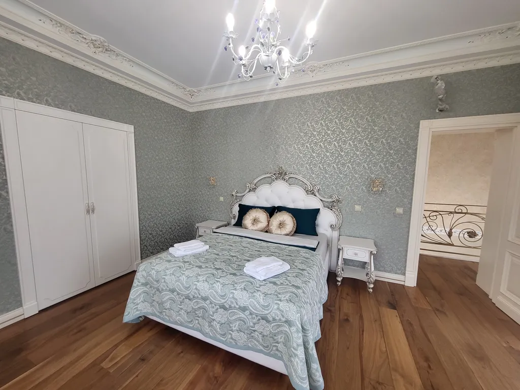 Дом с бассейном и сауной