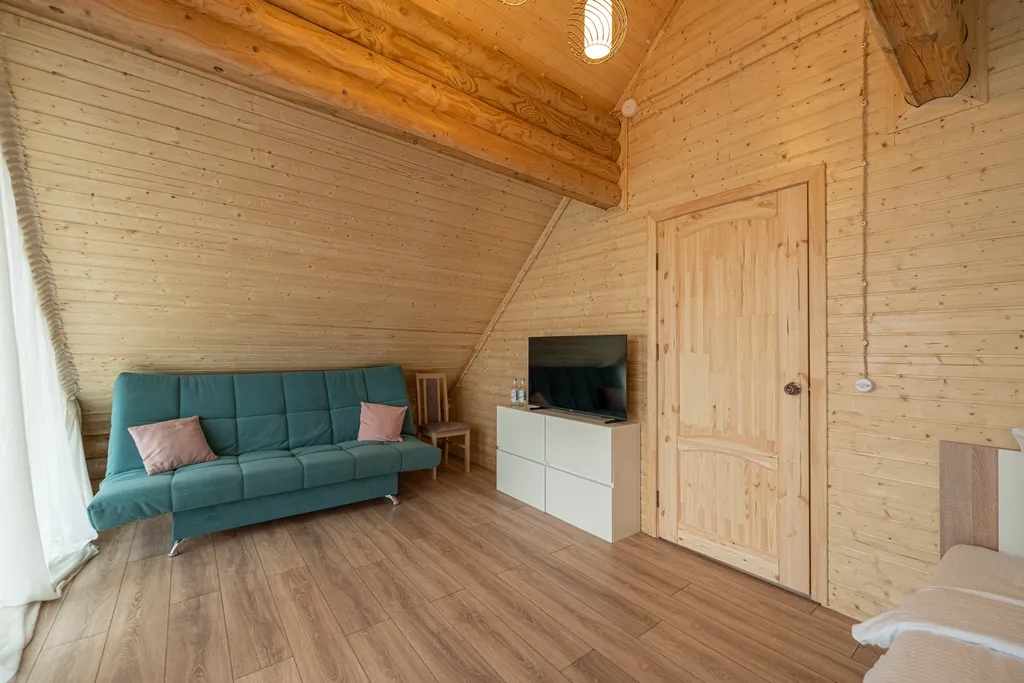 Сруб на озере