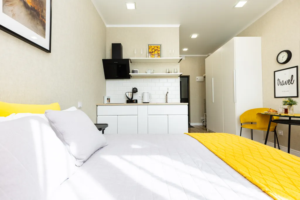 Студия с видом на закат в горах