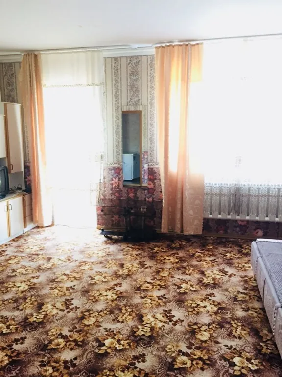 Комната с балконом в частном доме у моря