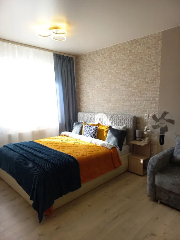 Большая, солнечная студия с перегородкой