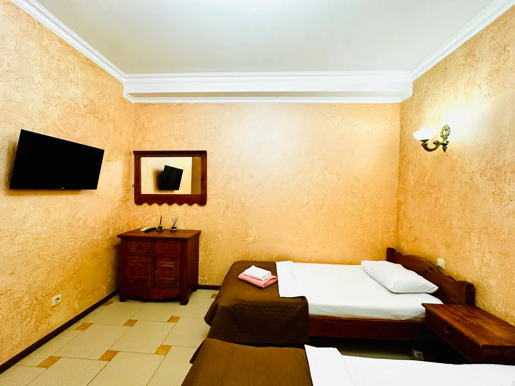 Квартира Квартира Уютные номера на 1 этаже в гостевом доме Эльбрус на 1 линии в Адлере — Адлер