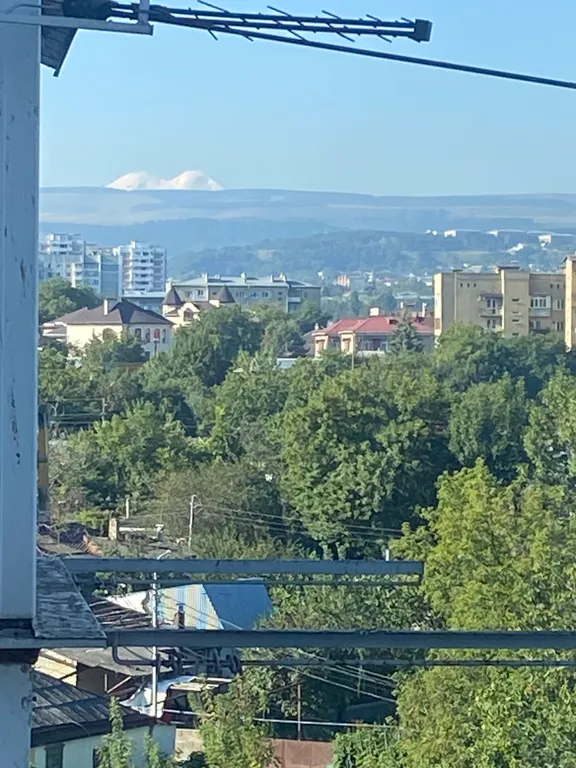 Квартира с видом на гору Кольцо и Эльбрус