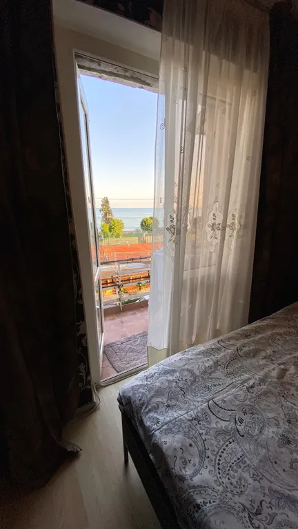 Просторная квартира с видом на море