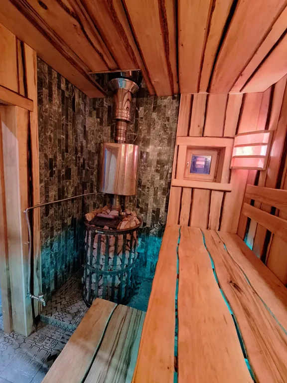 Барнхаус в лесу с голубой гостиной