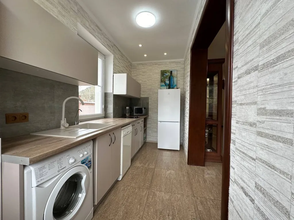 С бассейном на пляже