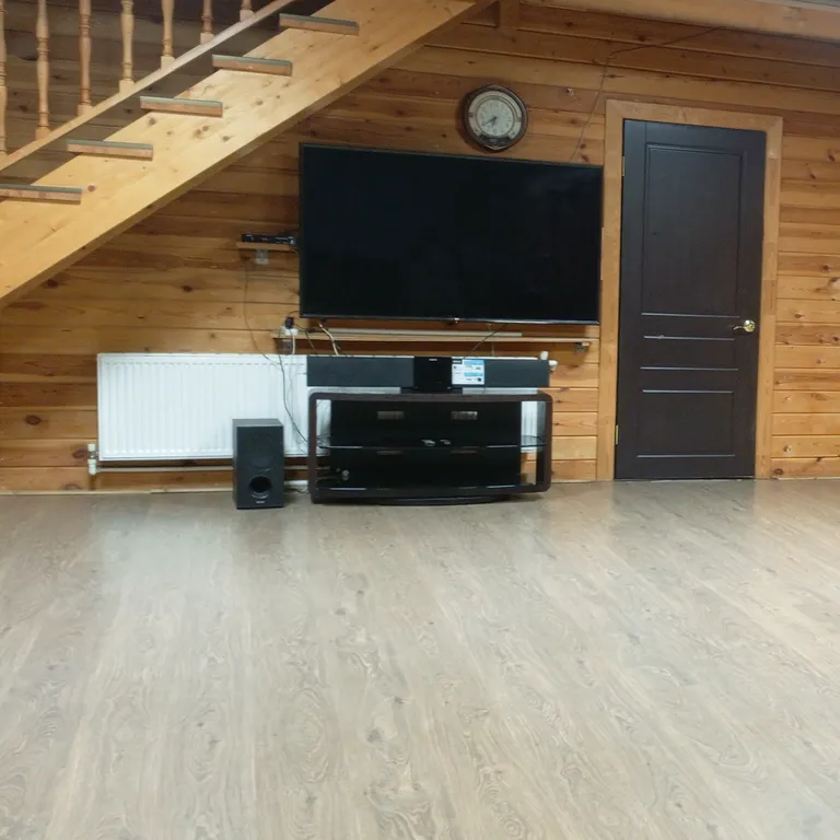 Коттедж с баней и бассейном - купелью на 8 человека Леноблости