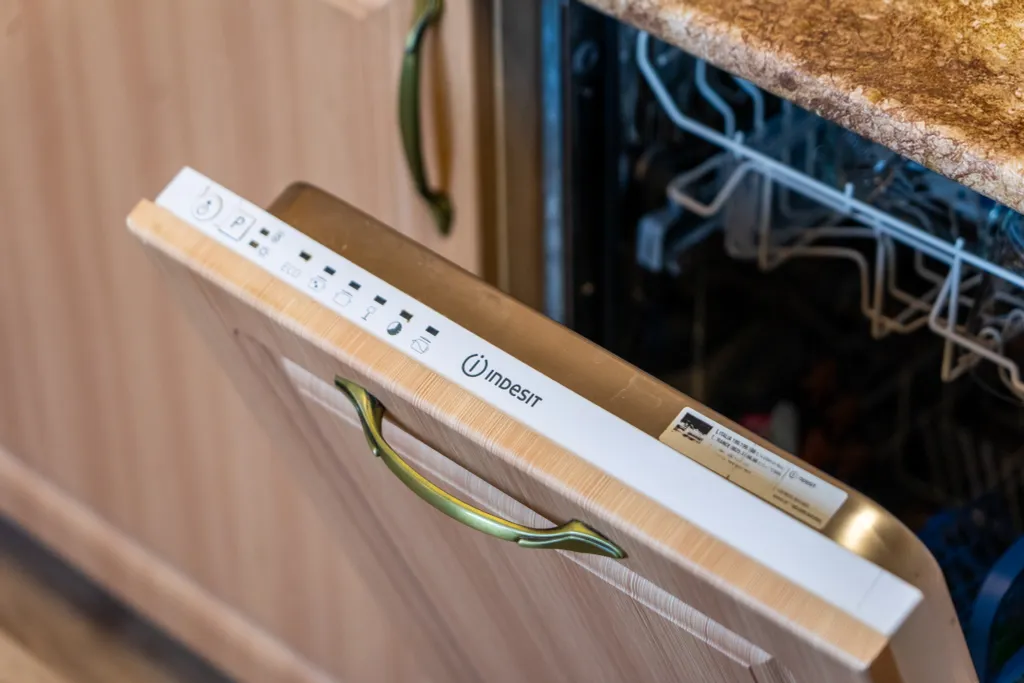 Атмосферная квартира с Алисой и умным светом у метро Дыбенко