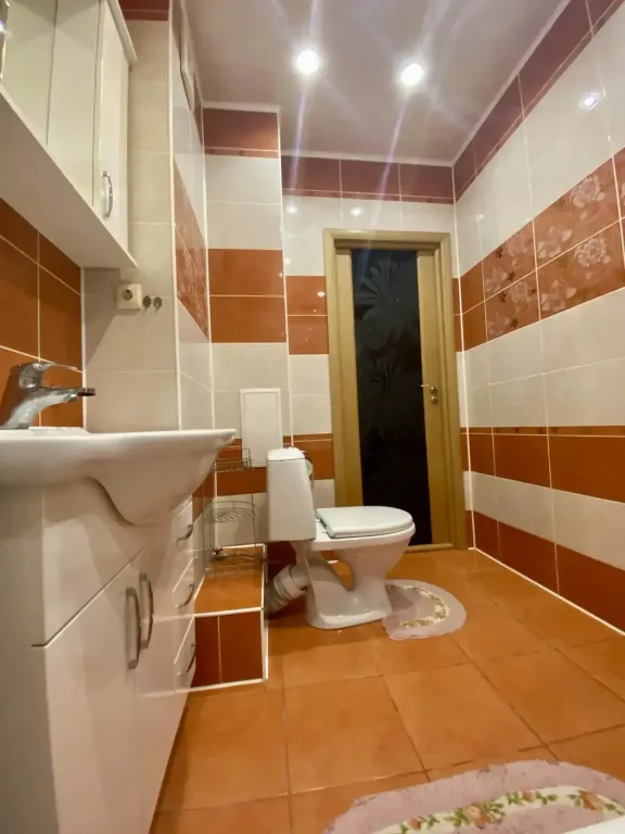 Уютная студия в центре с великолепным видом на горы