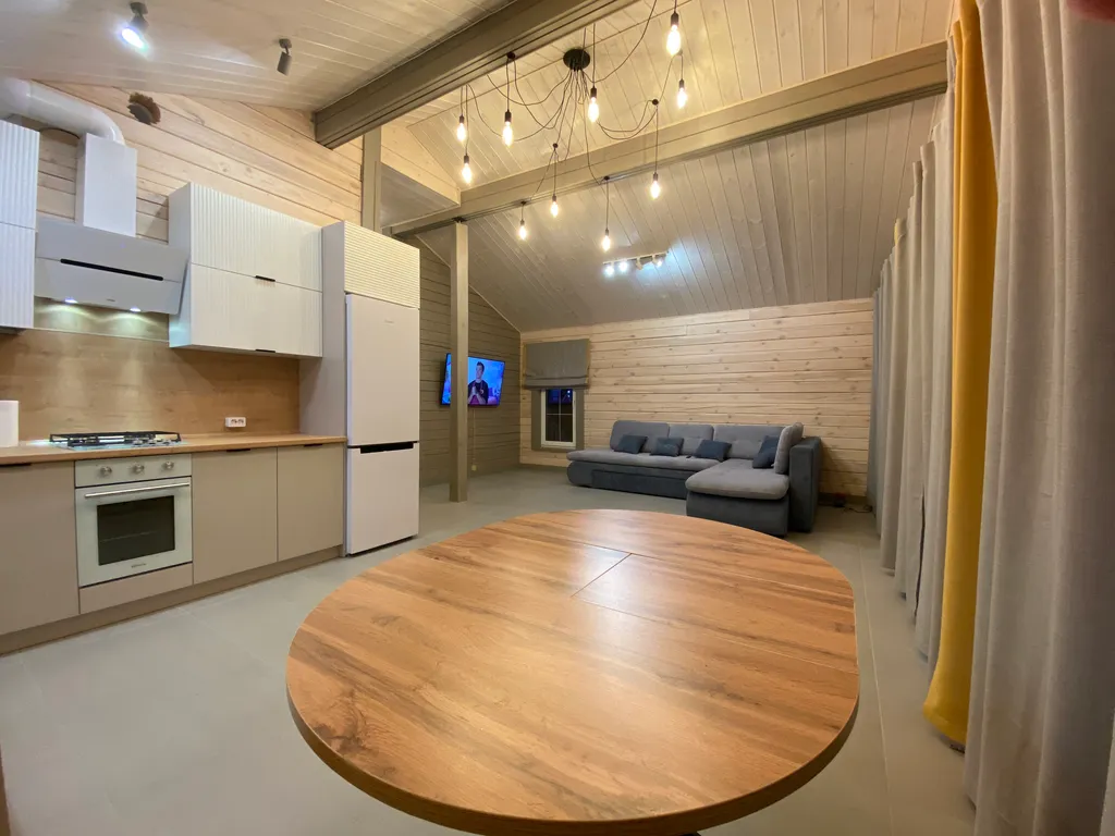 Дом шале рядом с городом