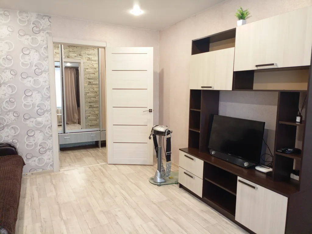 Квартира в спальном микрорайоне с парком для отдыха на Волге