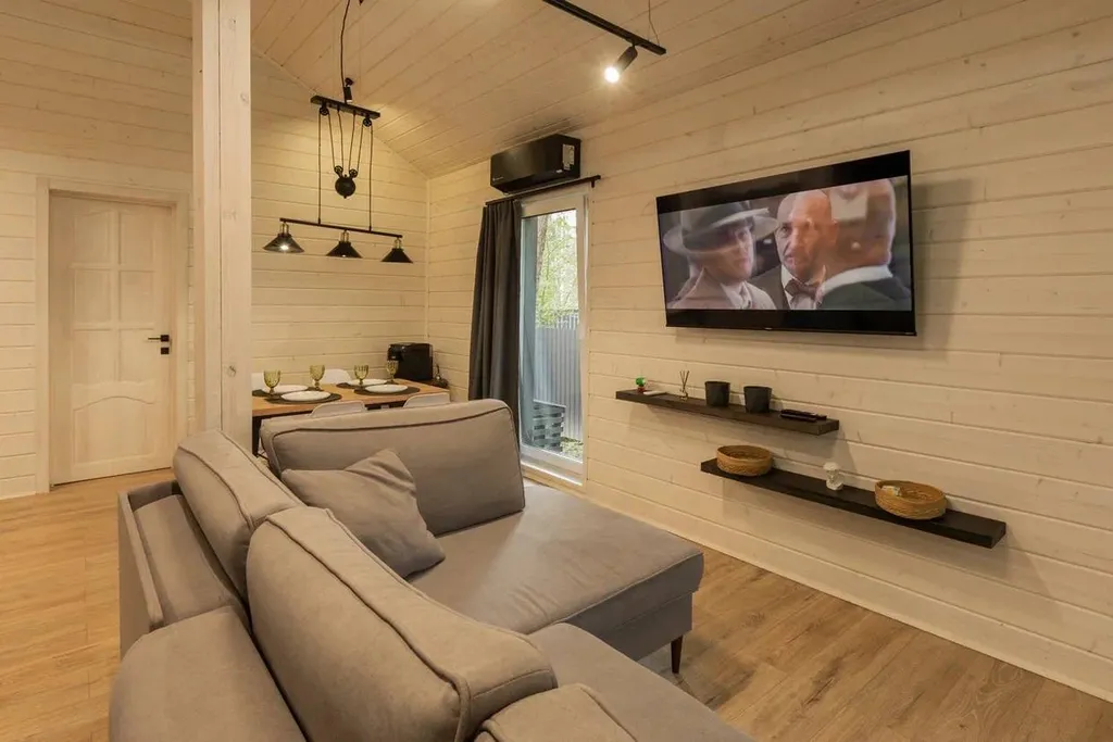 Домик в лесу с камином и баней