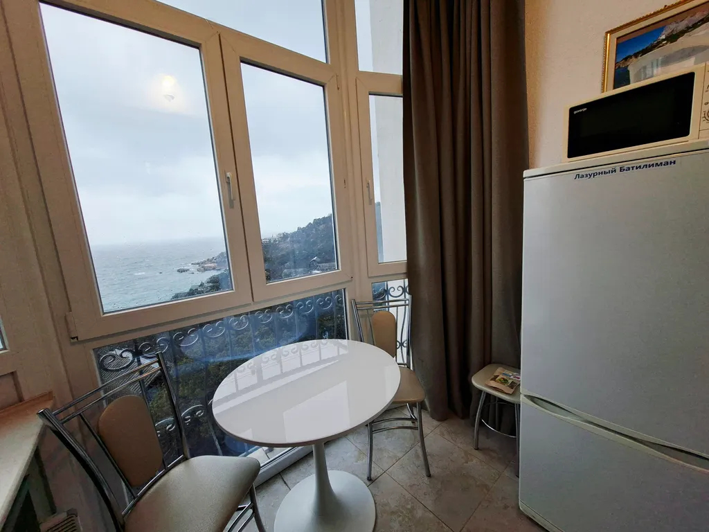 "Лазурный Батилиман", Ласпи, близко к пляжу, вид на море