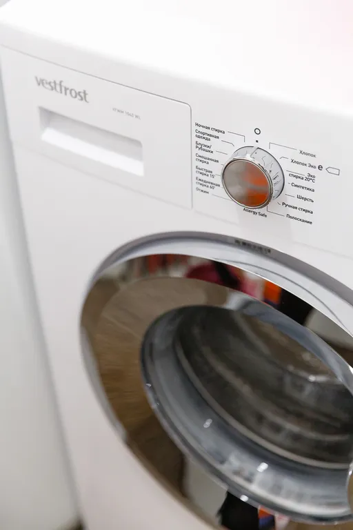 Просторный коттедж с двумя спальнями, камином и сауной