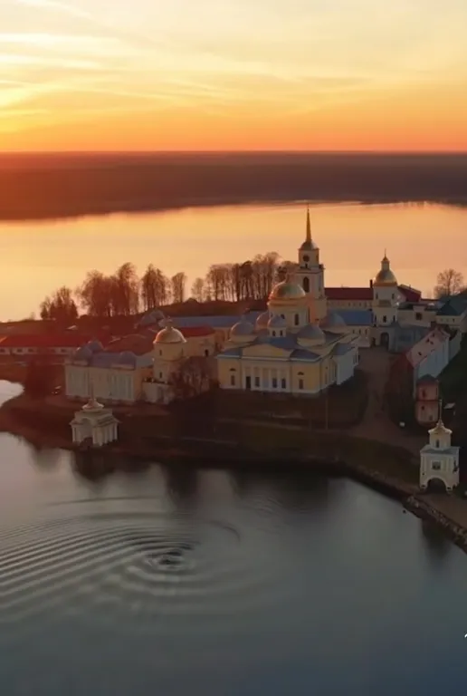 Уютный двухэтажный дом на берегу озера Селигер